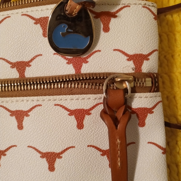 🤘Dooney & Bourke University of Texas at Austin Longhorns UT Crossbody Pu - Picture 4 of 8